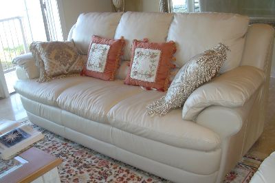 Leather Sofa Sleepers on Leather Sofa Sleeper  Sleeps 2 Adults